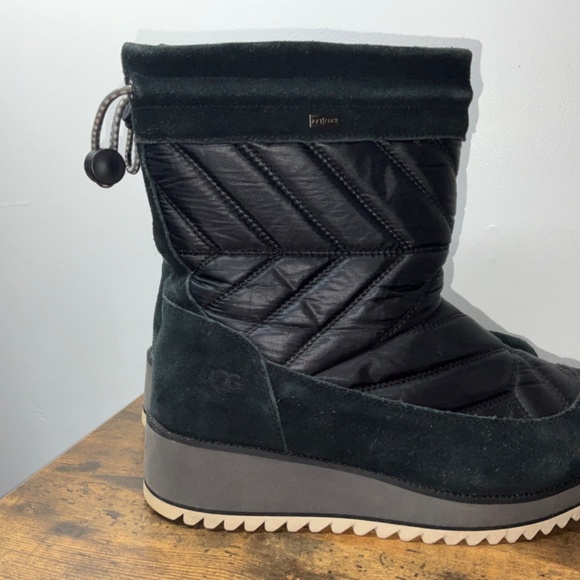 UGG BECK BOOT BLACK - WOMEN'S - Picture 10 of 17